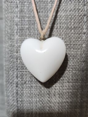 Snö Of Sweden White Heart Necklace With A Pink String